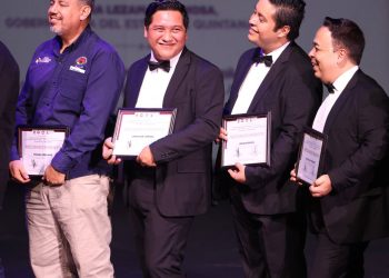 RECONOCE ANA PATY PERALTA EL TALENTO Y DEDICACIÓN DE LA COMPAÑÍA MUNICIPAL DE CORO