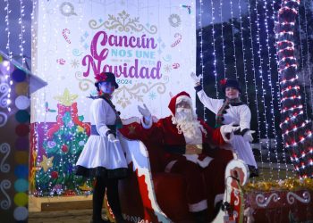 COMPARTE ANA PATY PERALTA EL ESPÍRITU NAVIDEÑO EN LA SM 94