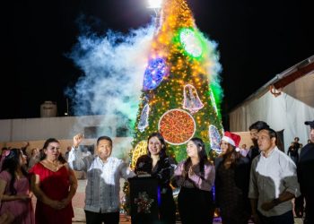 La magia de la Navidad ilumina a Puerto Aventuras