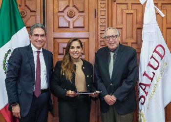 Mara Lezama y el secretario de Salud David Kershenobich atienden necesidades de las y los quintanarroenses