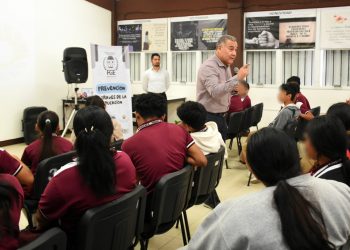 Ofrecen FGE de Quintana Roo y Ayuntamiento de Benito Juárez pláticas de prevención de delitos a 2 mil 680 estudiantes de escuelas secundarias