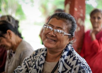 Yensunni Martínez entrega lentes gratuitos en las comunidades de La Unión y Javier Rojo Gómez