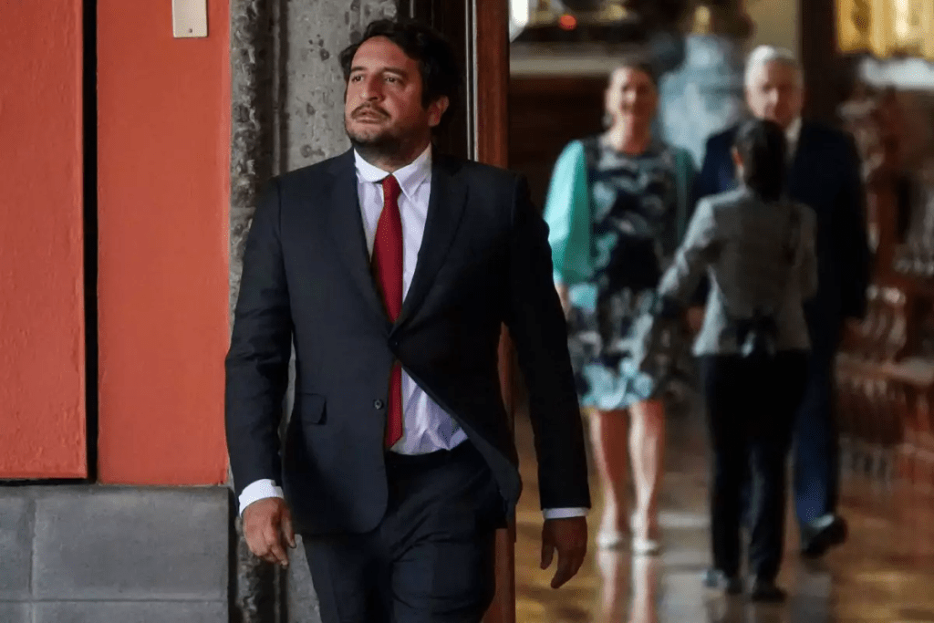 Diputados del PAN criticaron una posible aspiración de Andrés Manuel López Beltrán, hijo del expresidente de México, a gobernar CDMX.