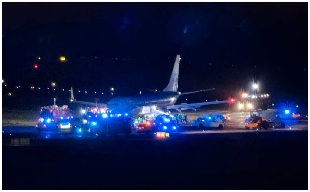 Un avión de KLM se deslizó fuera de la pista al aterrizar en el aeropuerto Torp Sandefjord de Oslo bajo condiciones climáticas adversas.