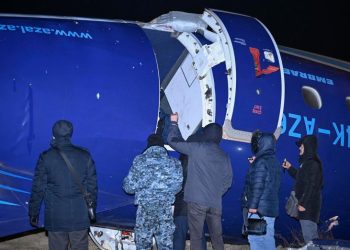 Azerbaiyán Airlines dice que el avión sufrió “interferencias físicas y técnicas externas”