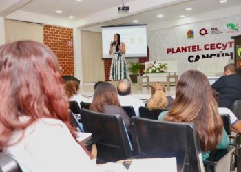 Brindan conferencia sobre Salud Financiera para alumnas del CECyTE Quintana Roo