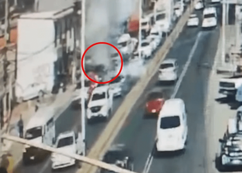 Camioneta con peregrinos explota por pirotecnia en la México-Pachuca (VÍDEO)