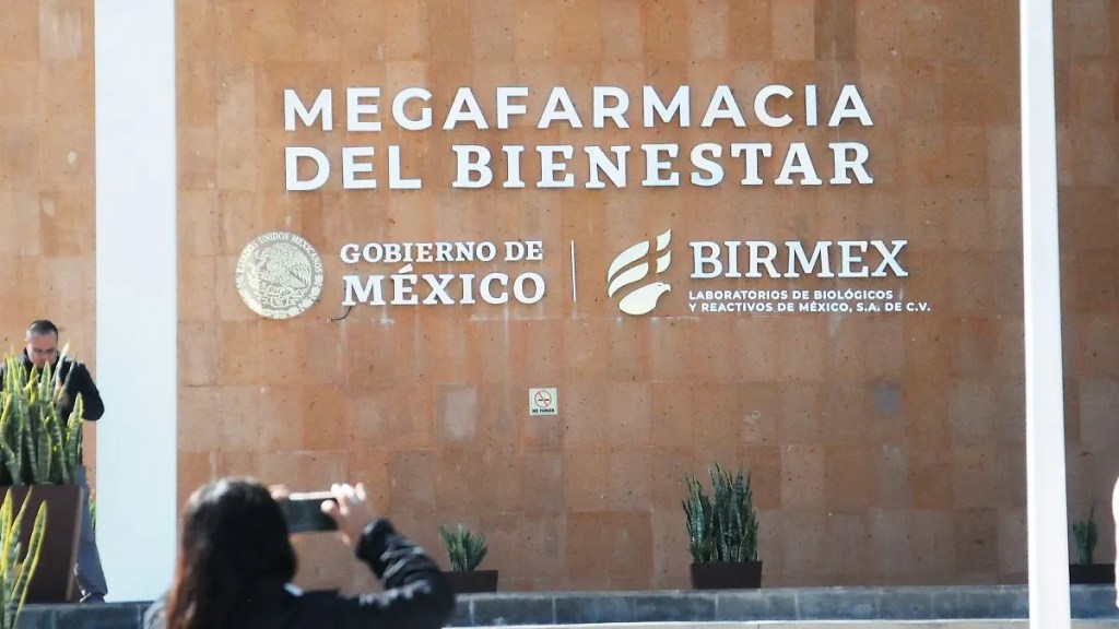 Claudia Sheinbaum anuncia construcción de Farmacias del Bienestar en 2025 y la contratación de más de 20 trabajadores de la salud