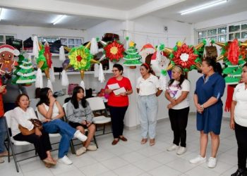 Clausura FPMC el taller “Piñatas en Cartonería”, en el que participaron personas de todas las edades