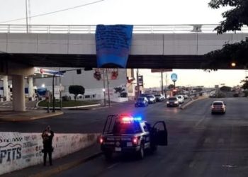 Con mantas acusan a criminales de operar narco laboratorios en Culiacán