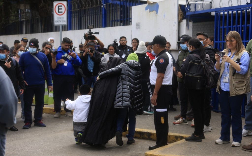 Menores rescatados de la secta “Lev Tahor” son trasladados por la Policía de Guatemala a un refugio