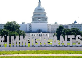 Demócratas dan ultimátum a Biden para proteger a los migrantes de Trump