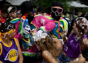 Día de color y máscaras