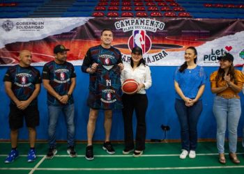 Eduardo Nájera conquista Playa del Carmen