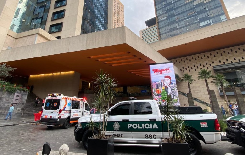 Un hombre fue ejecutado mientras comía en un restaurante de la plaza Miyana en Polanco, Ciudad de México. (Foto de El Universal)