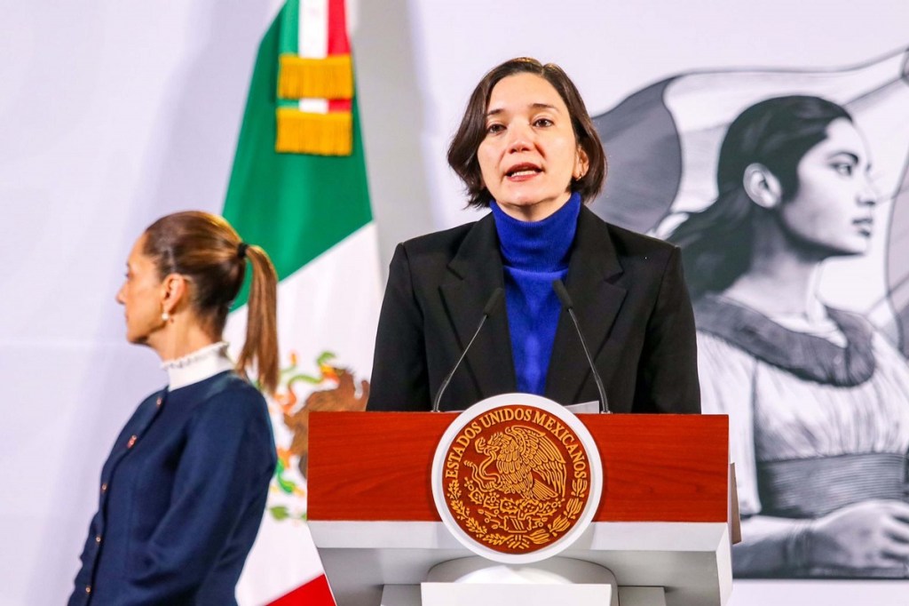 Marcela Figueroa, titular del Secretariado Ejecutivo del Sistema Nacional de Seguridad Pública, al intervenir en una conferencia mañanera de Claudia Sheinbaum (Foto de El Universal)