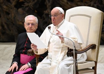 El papa Francisco espera una solución política en Siria que ofrezca estabilidad y unidad