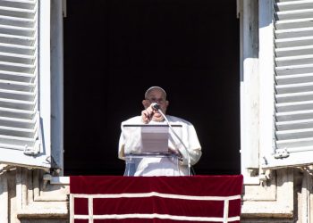 El papa Francisco muestra su cercanía con los familiares de las víctimas del accidente aéreo en Corea del Sur