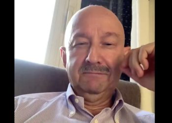“Estoy desempleado”; Carlos Salinas de Gortari reaparece y le ofrecen la pensión Bienestar