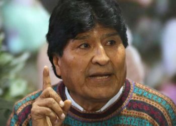 Evo Morales vota en la elección judicial, pero la tilda de “ilegal” e “inconstitucional”