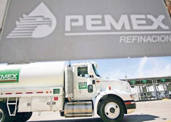 Fitch Ratings aún confía en Pemex tras su decisión
