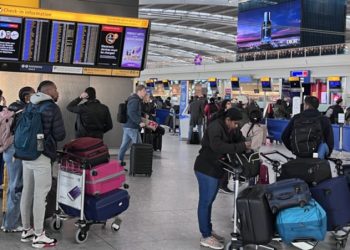 Fuertes vientos obligan a cancelar vuelos y alteran el tráfico en Reino Unido