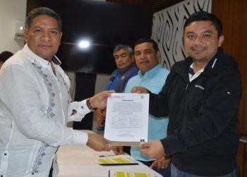 Gilberto Gómez recibe su constancia de mayoría como Alcalde electo de Puerto Aventuras