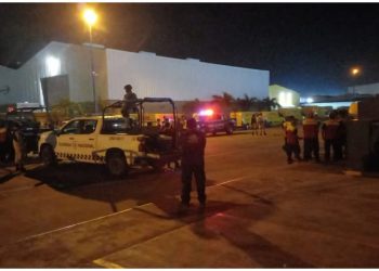 Hallan presunto paquete explosivo en bodega de conocida paquetería, en Tabasco