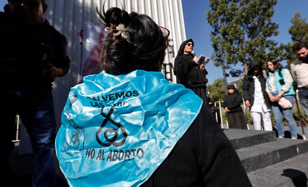 Imagen sobre reciente protesta en Toluca contra la aprobación de la ley que despenaliza el aborto en Estado de México (Foto de El Universal)