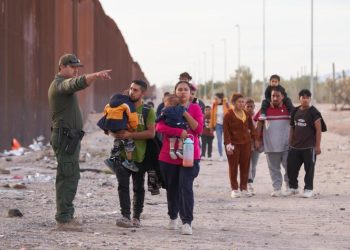 Informe de HRW revela que los agentes de CBP afirman que el asilo “ya no existe” en EE.UU.