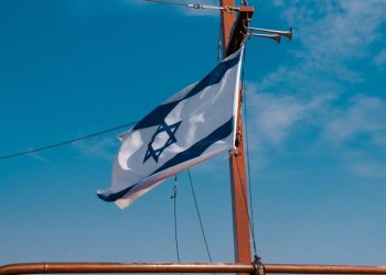 Israel cierra su embajada en Irlanda tras acusación de genocidio