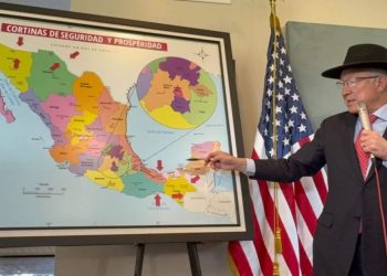 Ken Salazar advierte sobre retos migratorios por el regreso de Trump: “Habrá una sacudida”