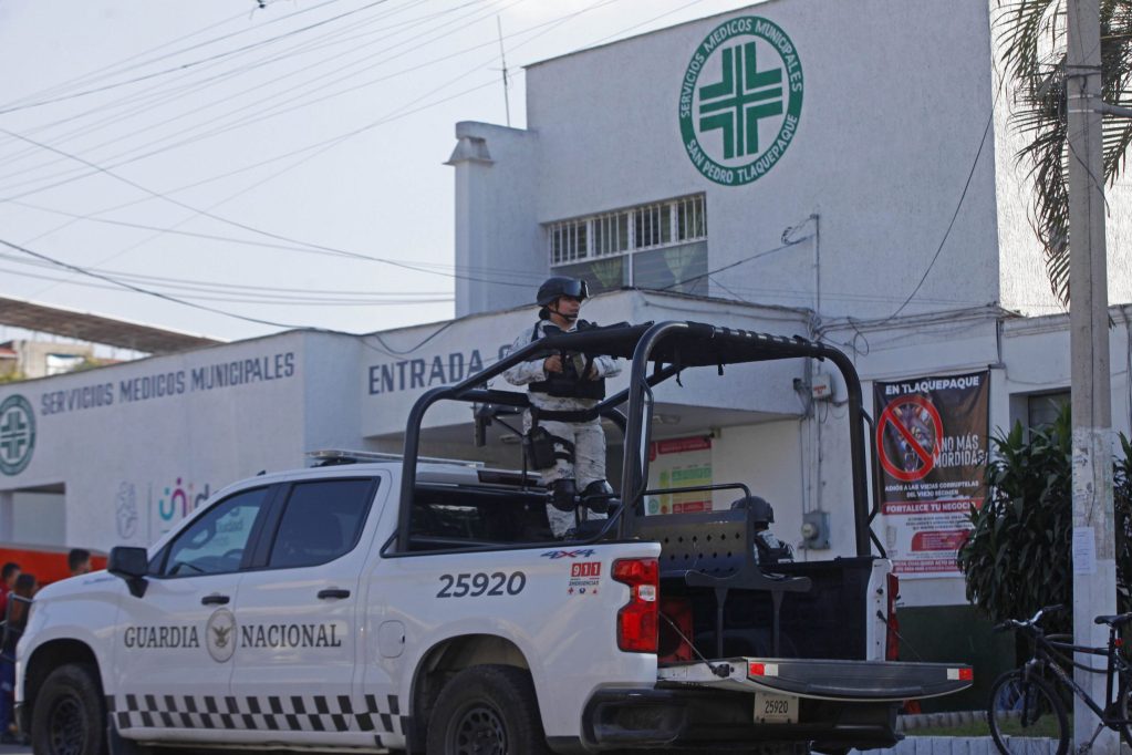 Guardia Nacional resguarda la Cruz Verde en Tlaquepaque.