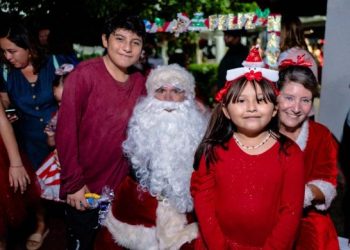 La FPMC enciende el Árbol Navideño Comunitario