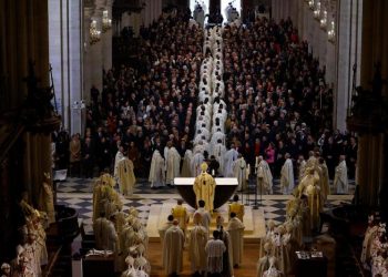 La primera misa en Notre Dame borra la pena del incendio de 2019: “La alegría es máxima”