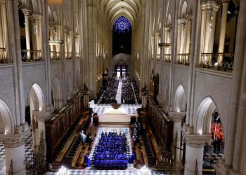 Las puertas de Notre Dame se abren y París recupera su catedral