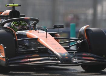 Los McLaren dominan el segundo libre del GP de Abu Dabi; ‘Checo’ Pérez quedó en el lugar 14