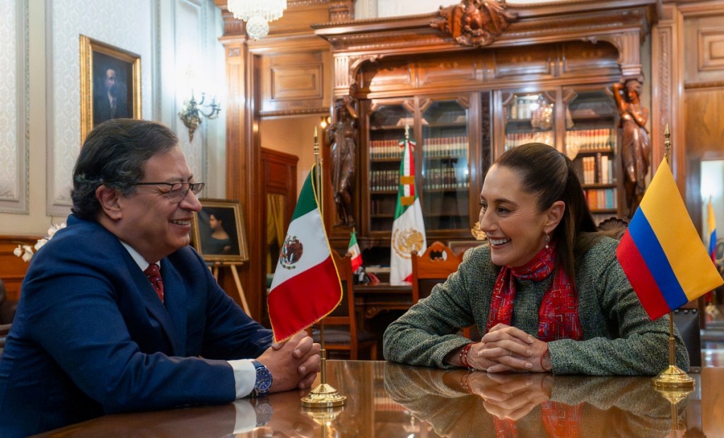 La presidenta de México, Claudia Sheinbaum, y su homólogo de Colombia, Gustavo Pedro, en una reunión de trabajo de ayer, en el Palacio Nacional de Ciudad de México, donde charlaron sobre la crisis migratoria