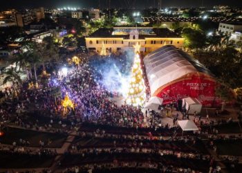 Miles de personas participan en la llegada de la “Navidad Mágica” a Solidaridad