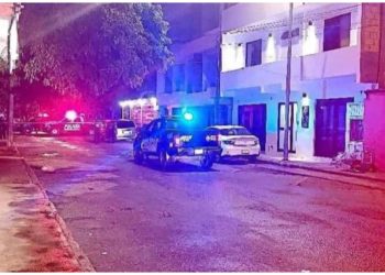Muere albañil al caer de una azotea; dormía en la obra para no pagar renta, en Playa del Carmen