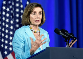 Nancy Pelosi se somete “con éxito” a una cirugía, tras lesionarse en Luxemburgo