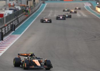 Norris gana el GP de Abu Dabi; ‘Checo’ Pérez abandonó la carrera