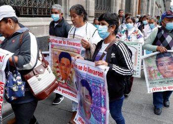 Padres de los “43” esperan cambios en una investigación y llegar a la verdad