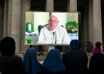 Papa Francisco reza el Ángelus resfriado desde su residencia: “Estoy mejorando”