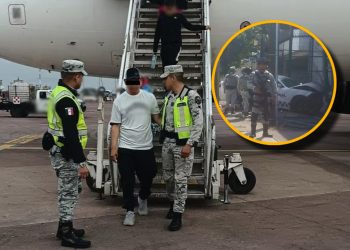Pasajero que intentó desviar avión de Volaris ocasionó choque de patrulla