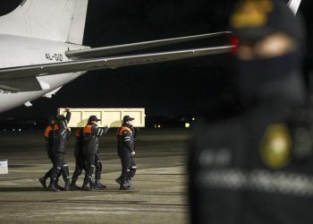 Presidente de Azerbaiyán pide a Rusia que admita que derribó el avión de AZAL por accidente