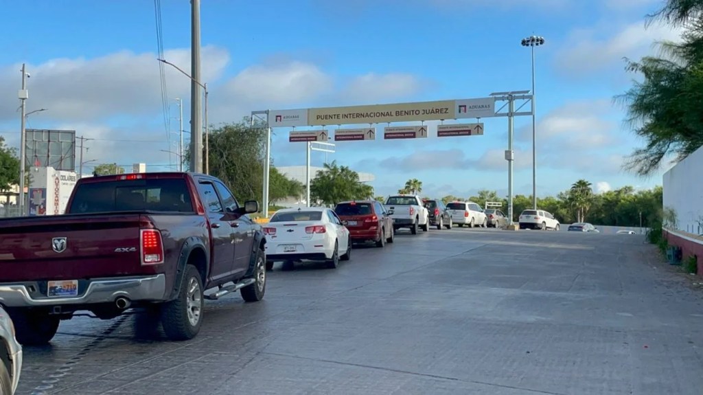 Se reportan filas de hasta dos horas, por el inicio de vacaciones en los puentes fronterizos de Reynosa.