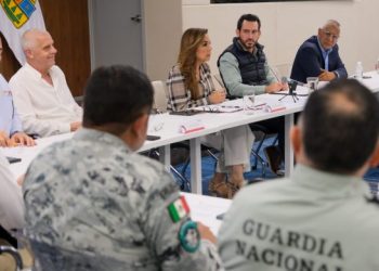 Revisa Mara Lezama avances en atención a turistas en reunión con autoridades del Aeropuerto Internacional de Cancún