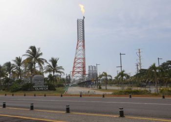 Ricardo Monreal insiste en nueva reforma fiscal