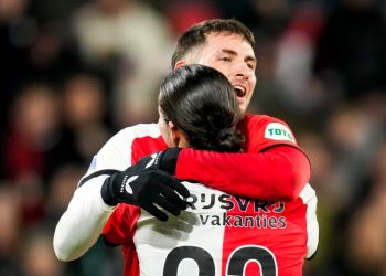 Santiago Giménez lidera con un triplete la goleada del Feyenoord ante el Heracles